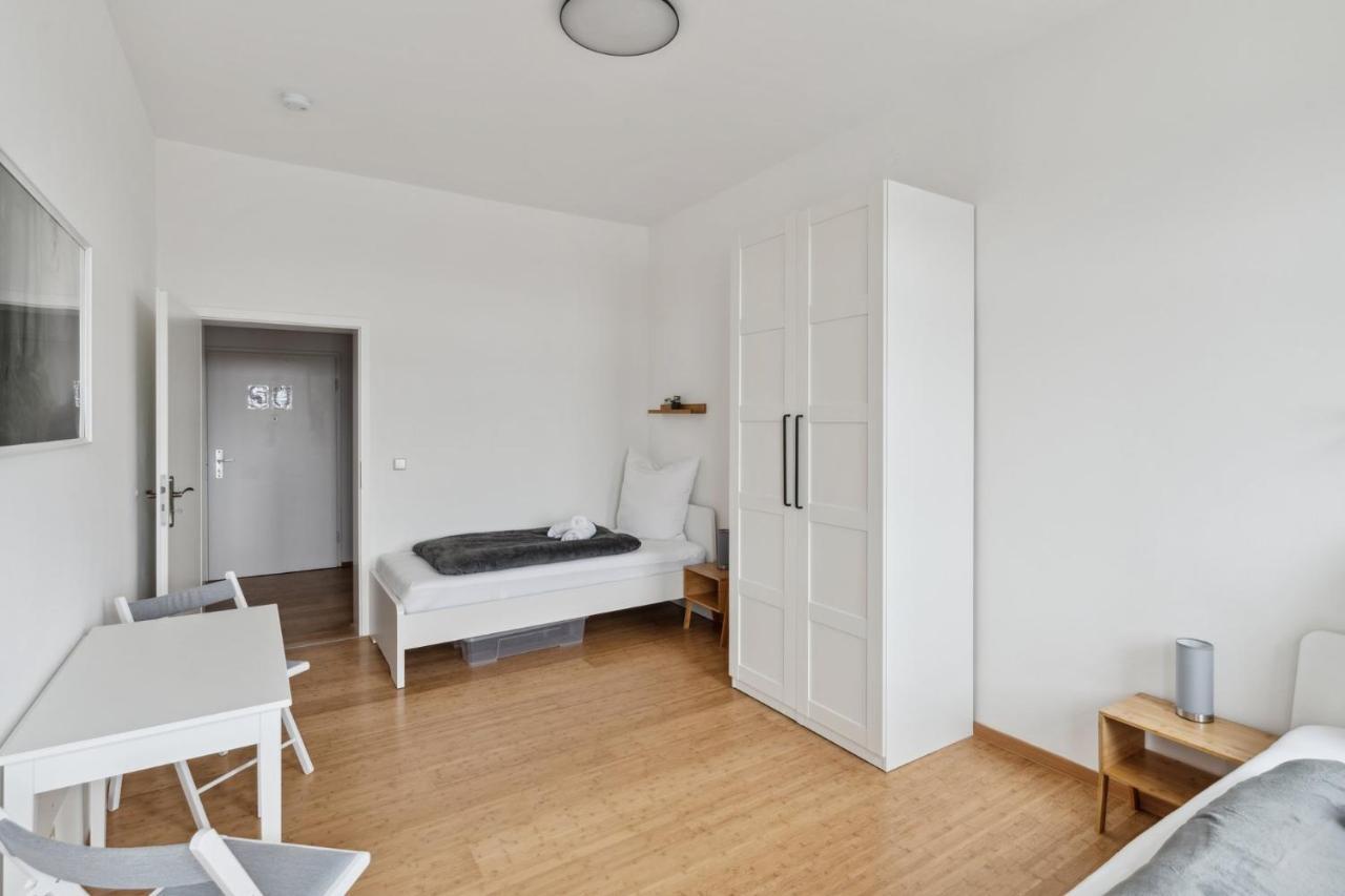 Apartment Fuer 13 Gaeste, 5 Schlafzimmer, 2 Baeder, 2 Loggia'S, Leipzig Zentrum Ost Exterior photo
